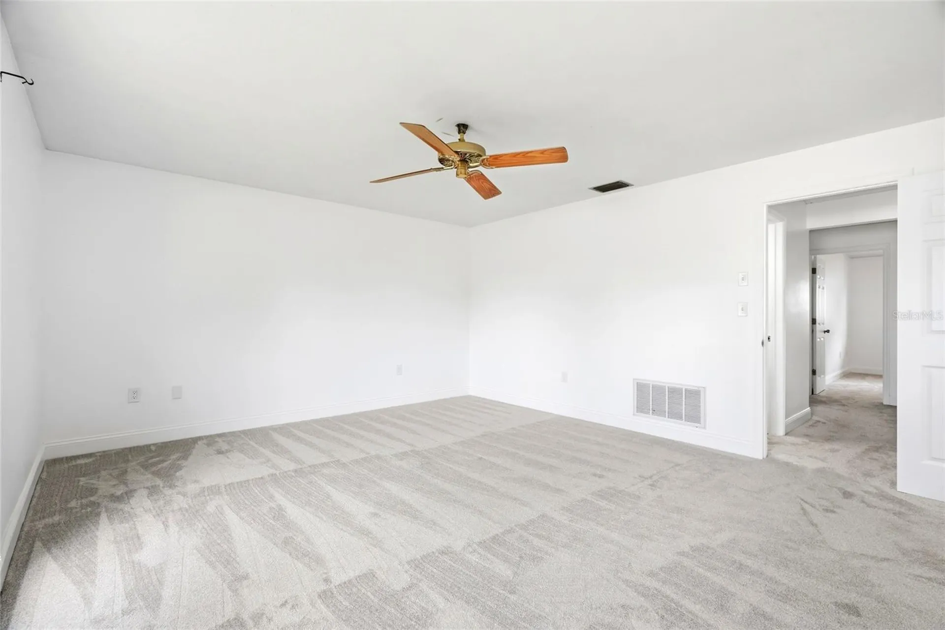 2022 Tanglewood Drive NE St Petersburg FL 33702