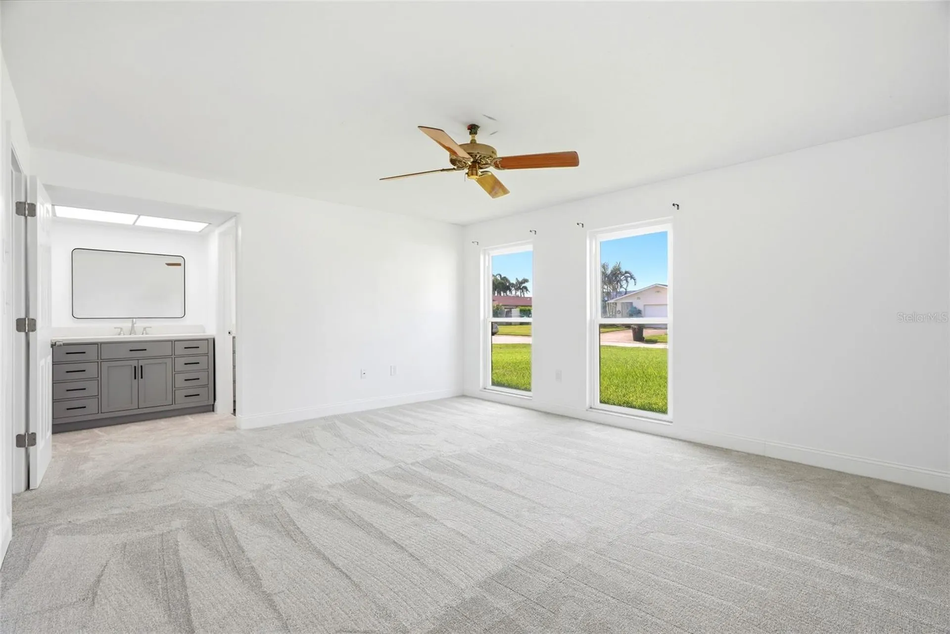 2022 Tanglewood Drive NE St Petersburg FL 33702