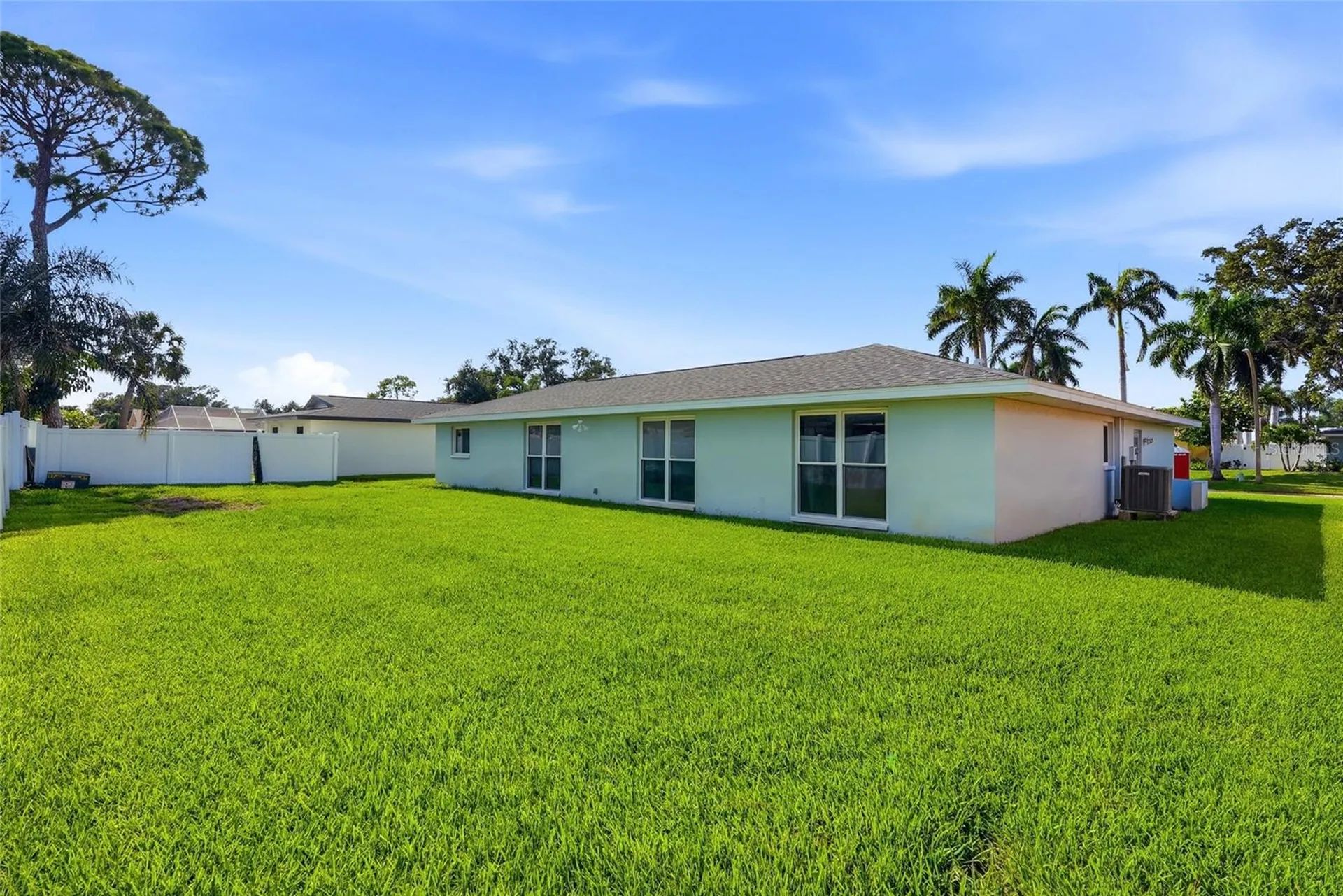 2022 Tanglewood Drive NE St Petersburg FL 33702