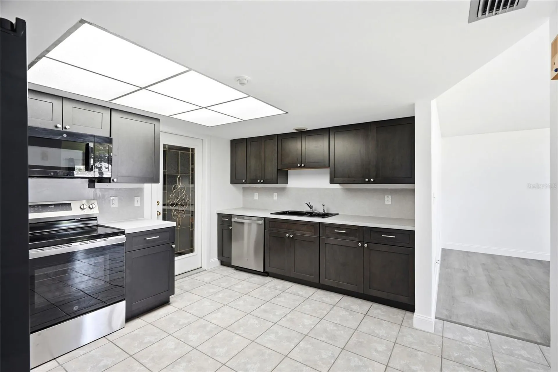 2022 Tanglewood Drive NE St Petersburg FL 33702