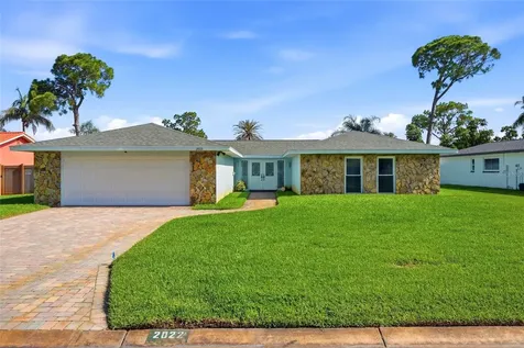 2022 Tanglewood Drive NE St Petersburg FL 33702