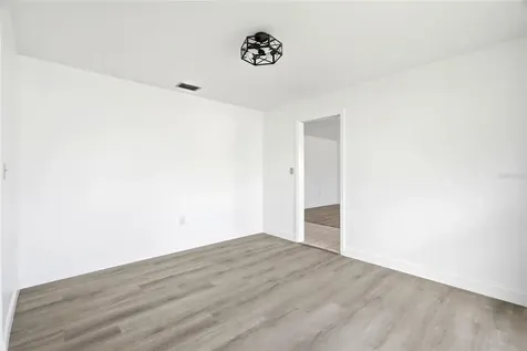 2022 Tanglewood Drive NE St Petersburg FL 33702