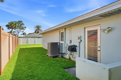 2022 Tanglewood Drive NE St Petersburg FL 33702