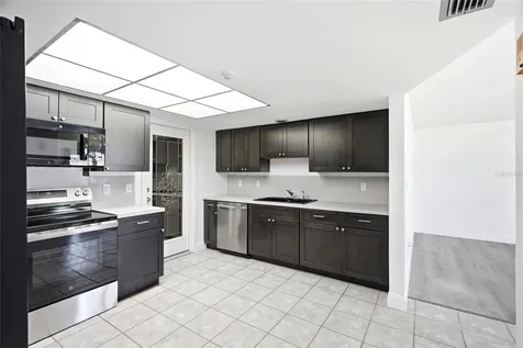 2022 Tanglewood Drive NE St Petersburg FL 33702