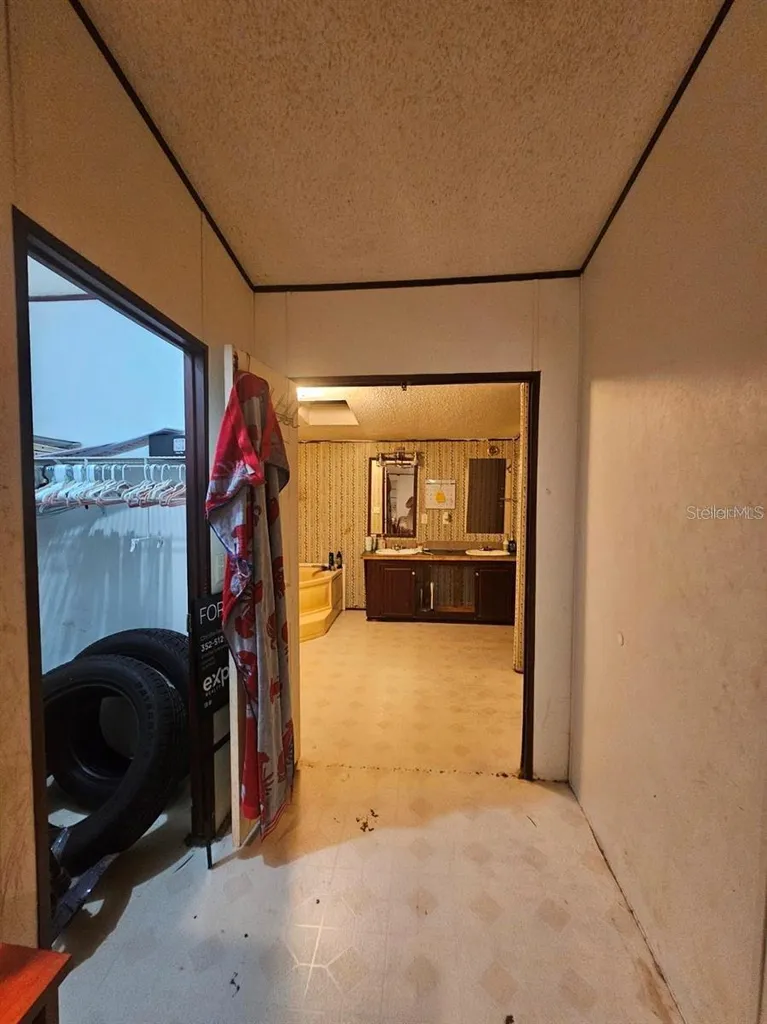 18111 SE 24th Street Silver Springs FL 34488