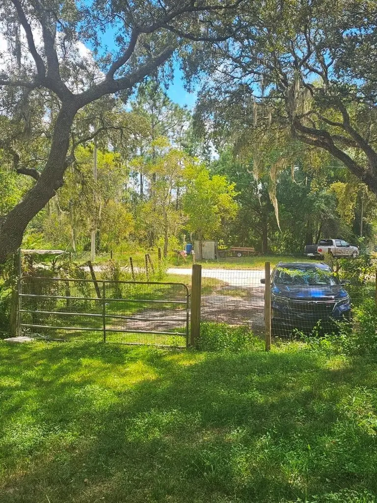 18111 SE 24th Street Silver Springs FL 34488