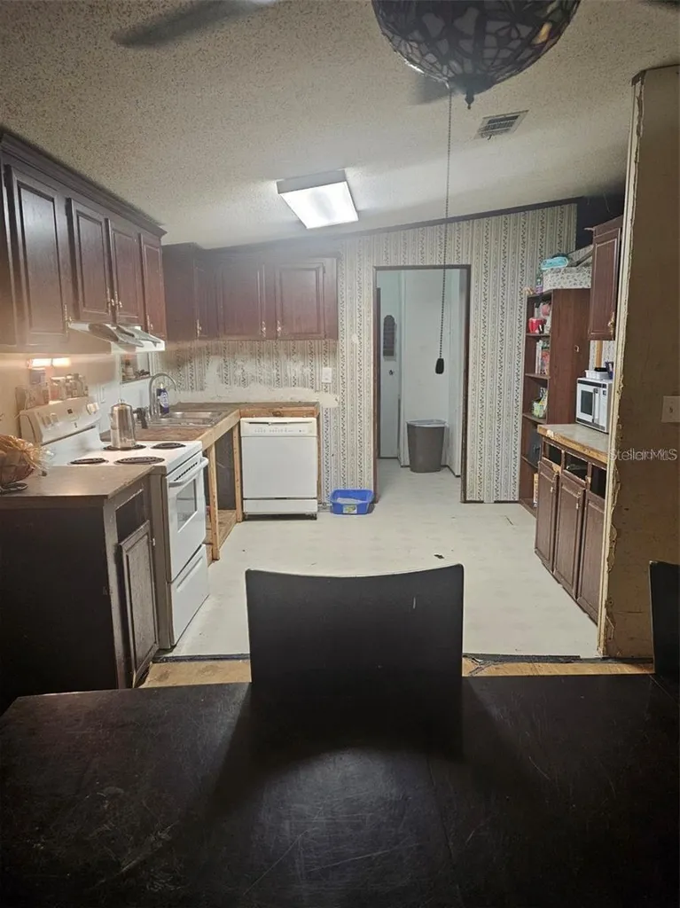 18111 SE 24th Street Silver Springs FL 34488