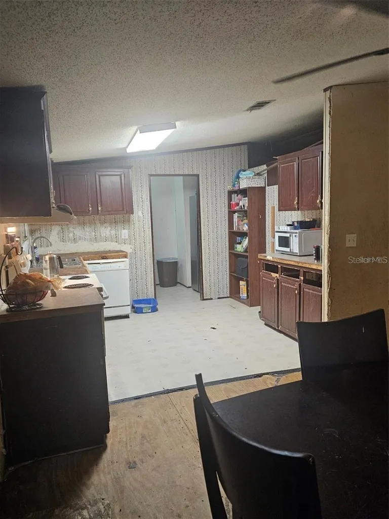 18111 SE 24th Street Silver Springs FL 34488