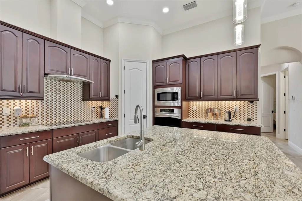 7121 Hatpin Loop Wesley Chapel FL 33545