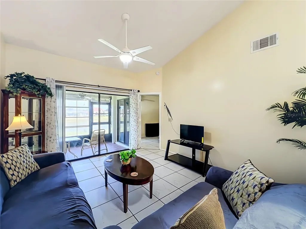 62 Lakepointe Circle Kissimmee FL 34743