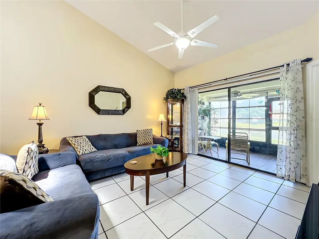 62 Lakepointe Circle Kissimmee FL 34743