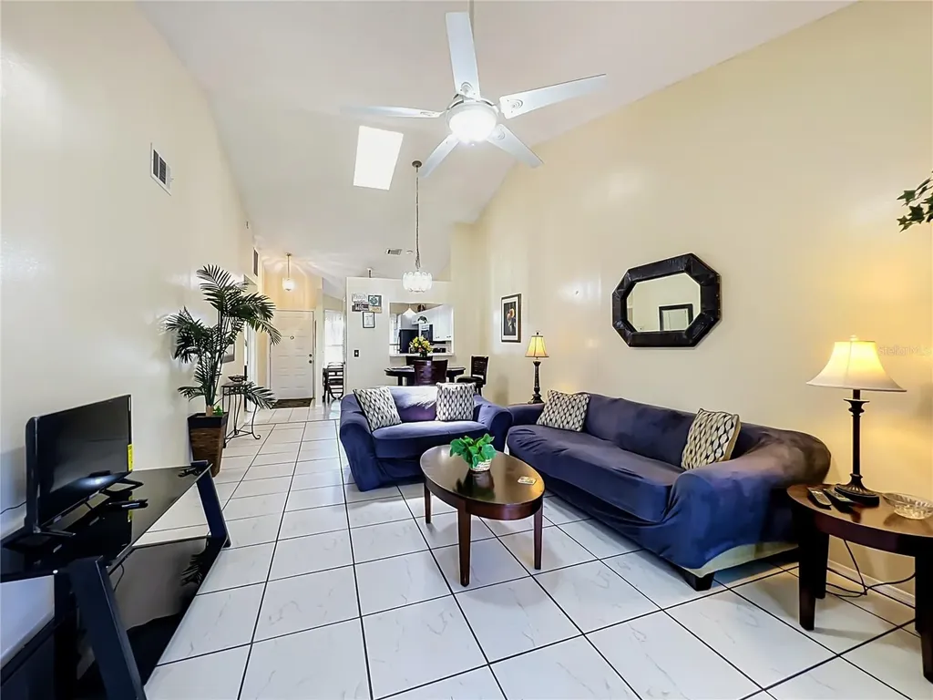 62 Lakepointe Circle Kissimmee FL 34743