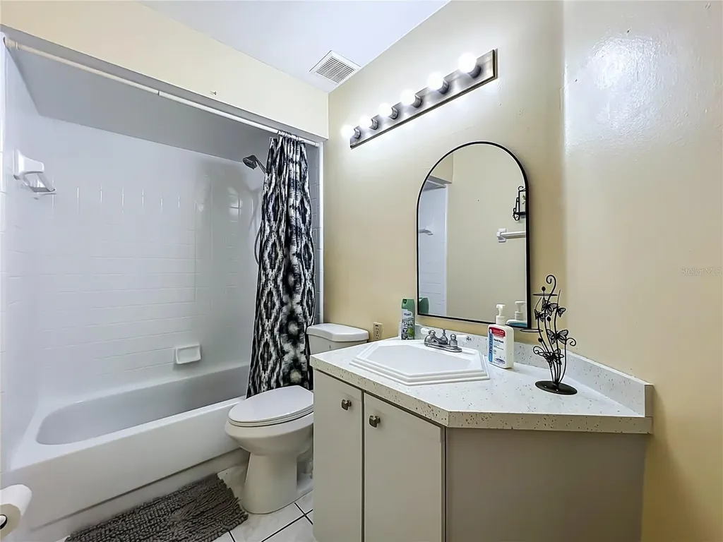 62 Lakepointe Circle Kissimmee FL 34743