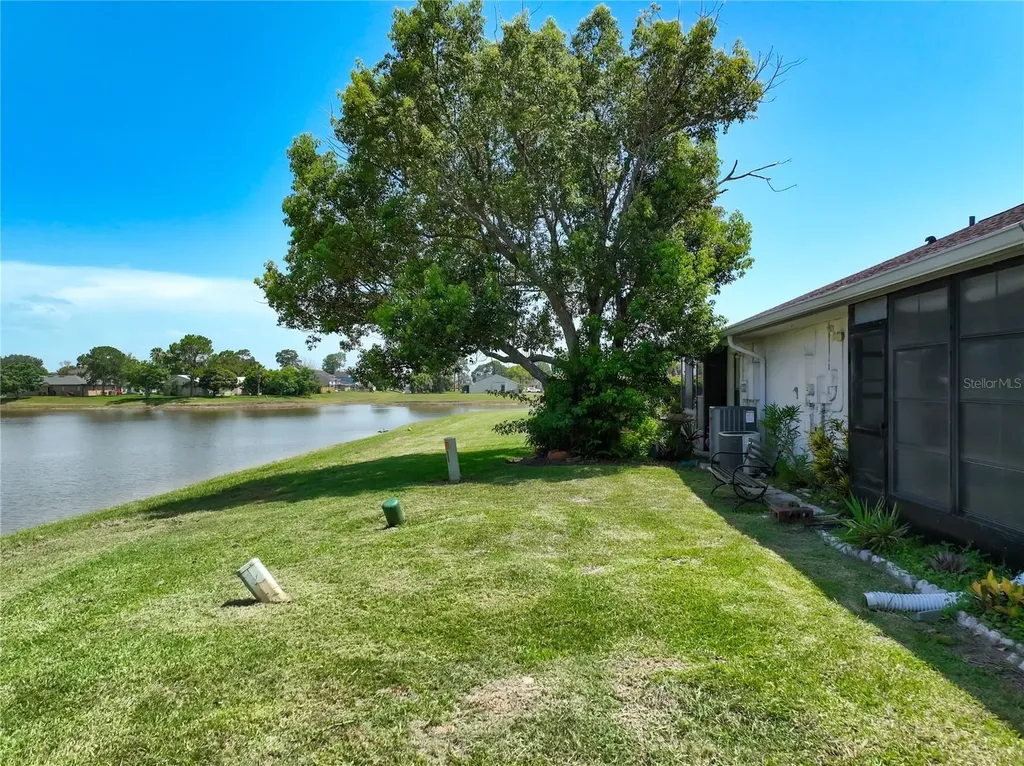 62 Lakepointe Circle Kissimmee FL 34743