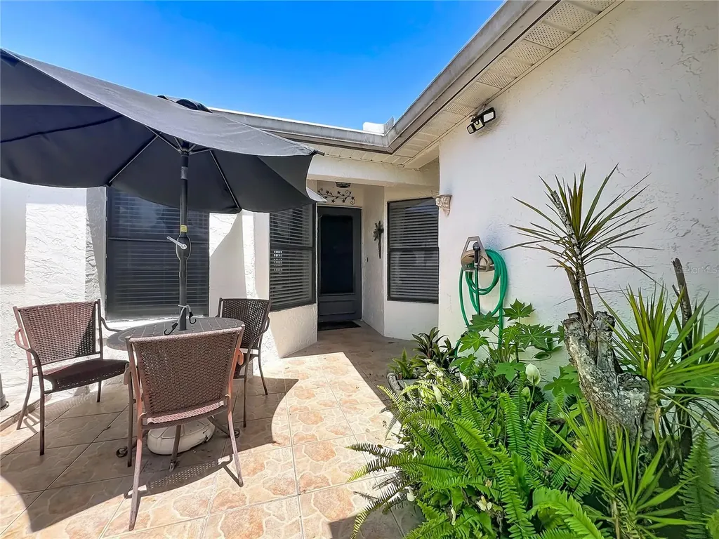 62 Lakepointe Circle Kissimmee FL 34743