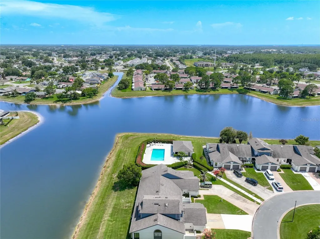 62 Lakepointe Circle Kissimmee FL 34743