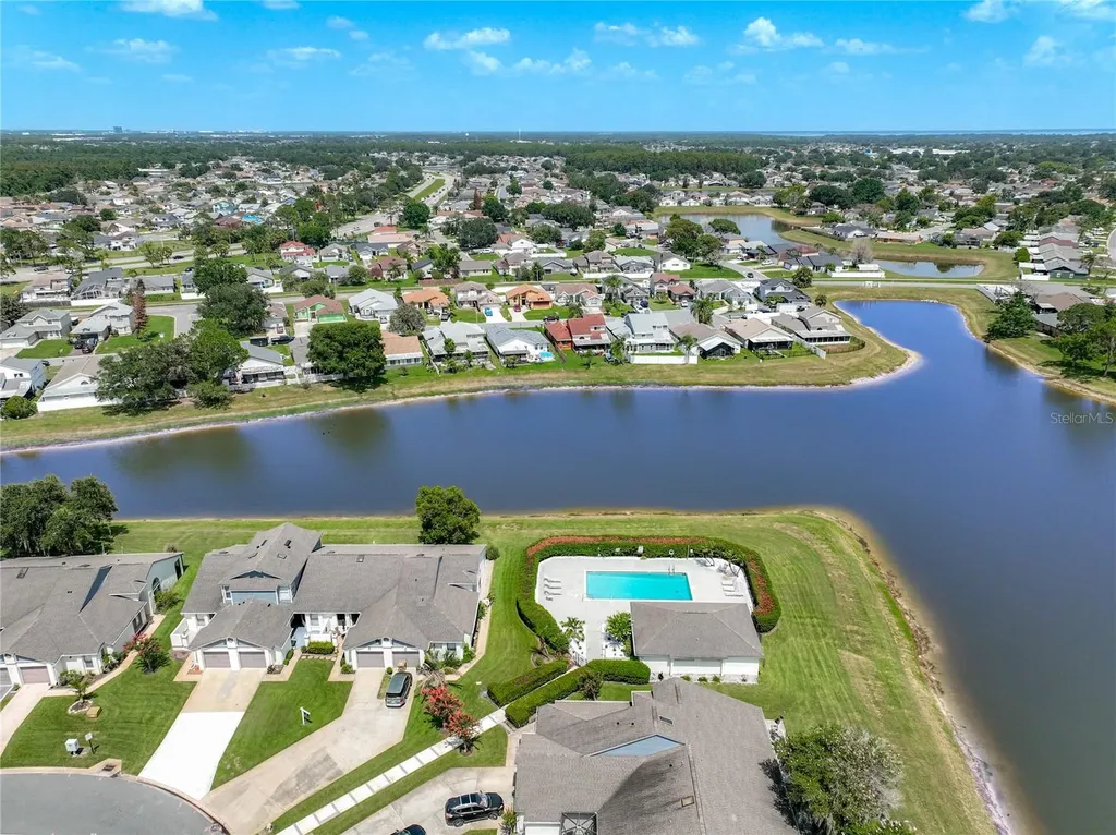 62 Lakepointe Circle Kissimmee FL 34743
