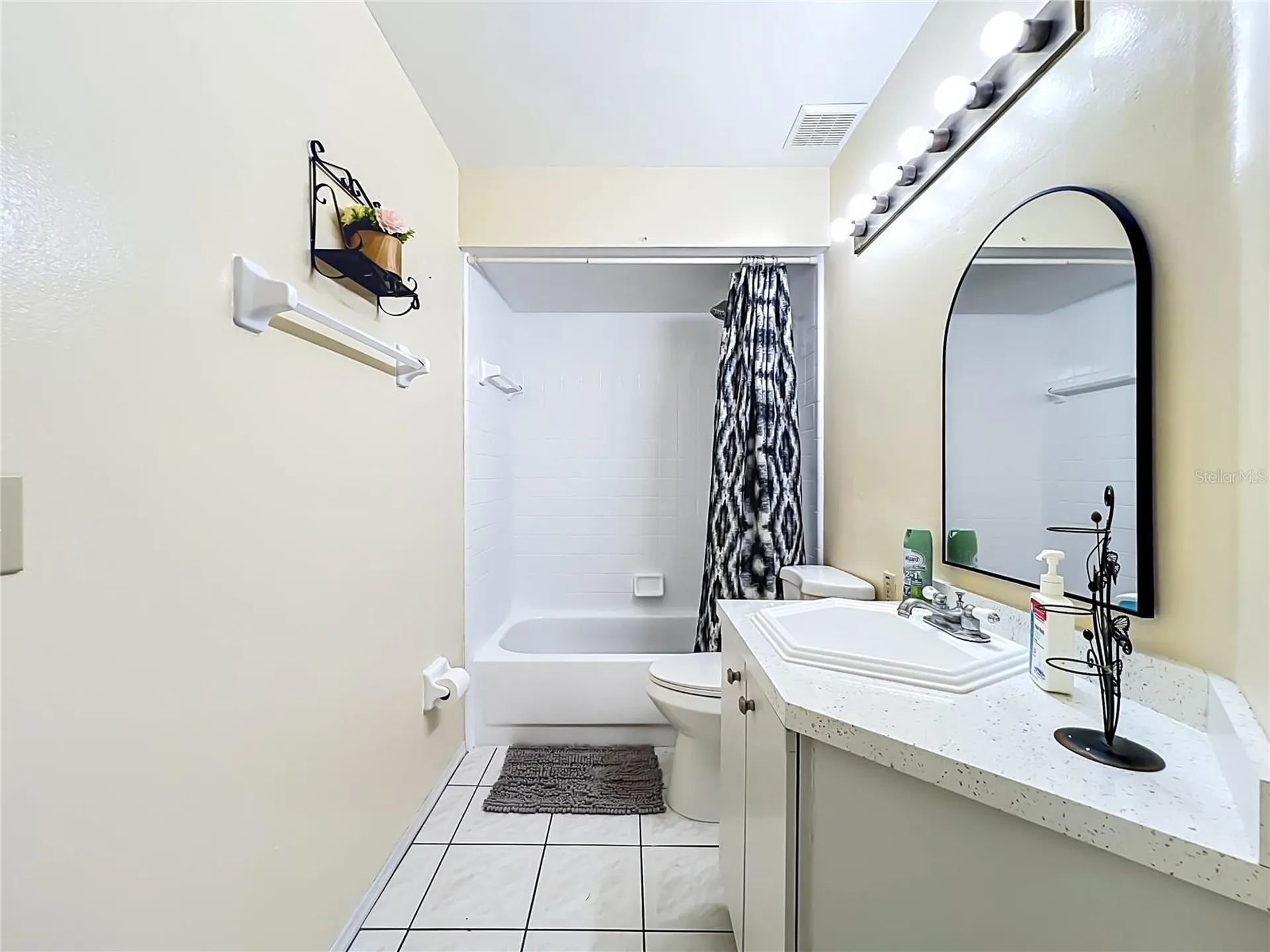 62 Lakepointe Circle Kissimmee FL 34743