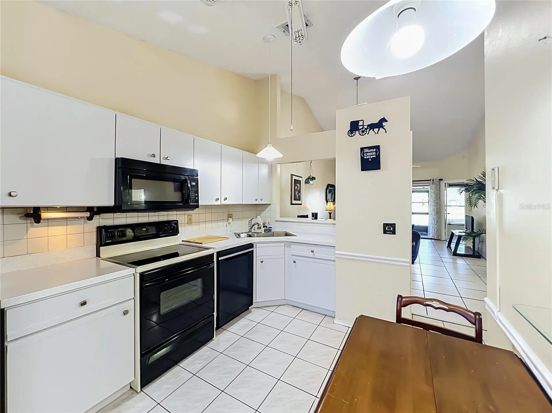 62 Lakepointe Circle Kissimmee FL 34743