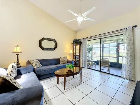 62 Lakepointe Circle Kissimmee FL 34743