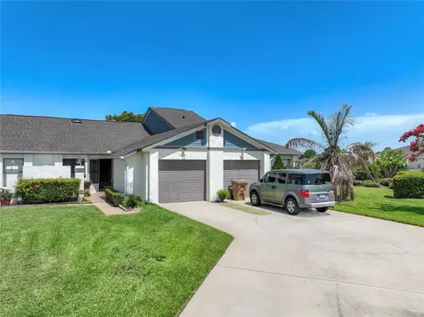 62 Lakepointe Circle Kissimmee FL 34743