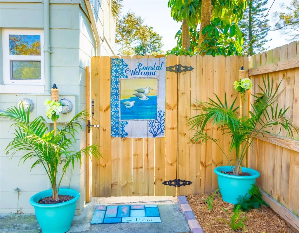 2035 28th Avenue N St Petersburg FL 33713