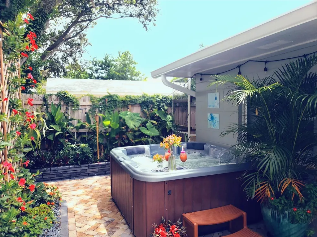 2035 28th Avenue N St Petersburg FL 33713