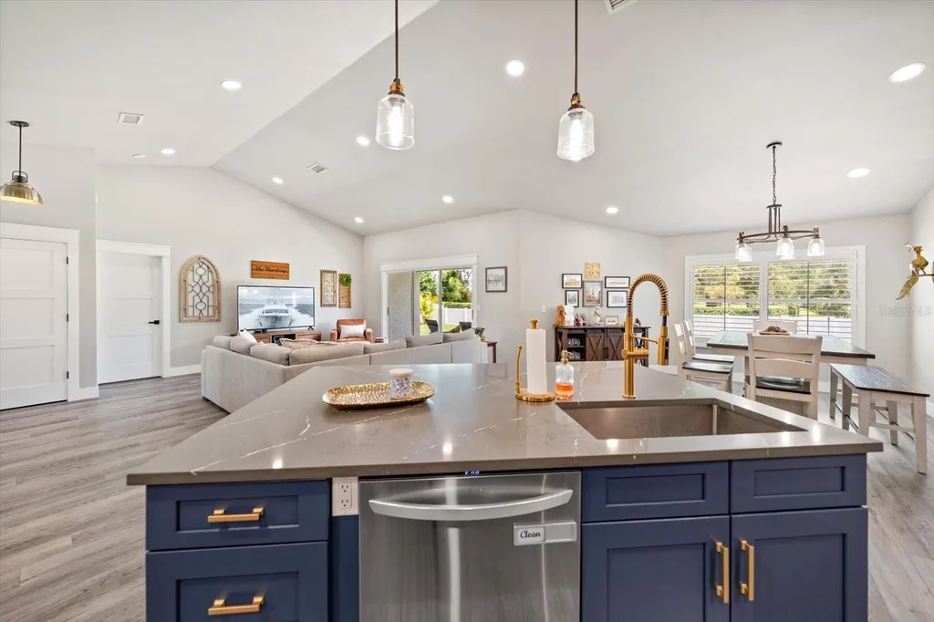 668 Mehlenbacher Road Clearwater FL 33756