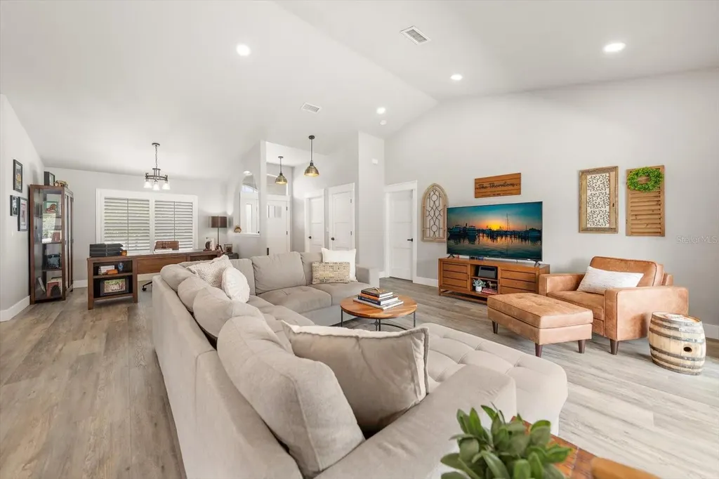 668 Mehlenbacher Road Clearwater FL 33756