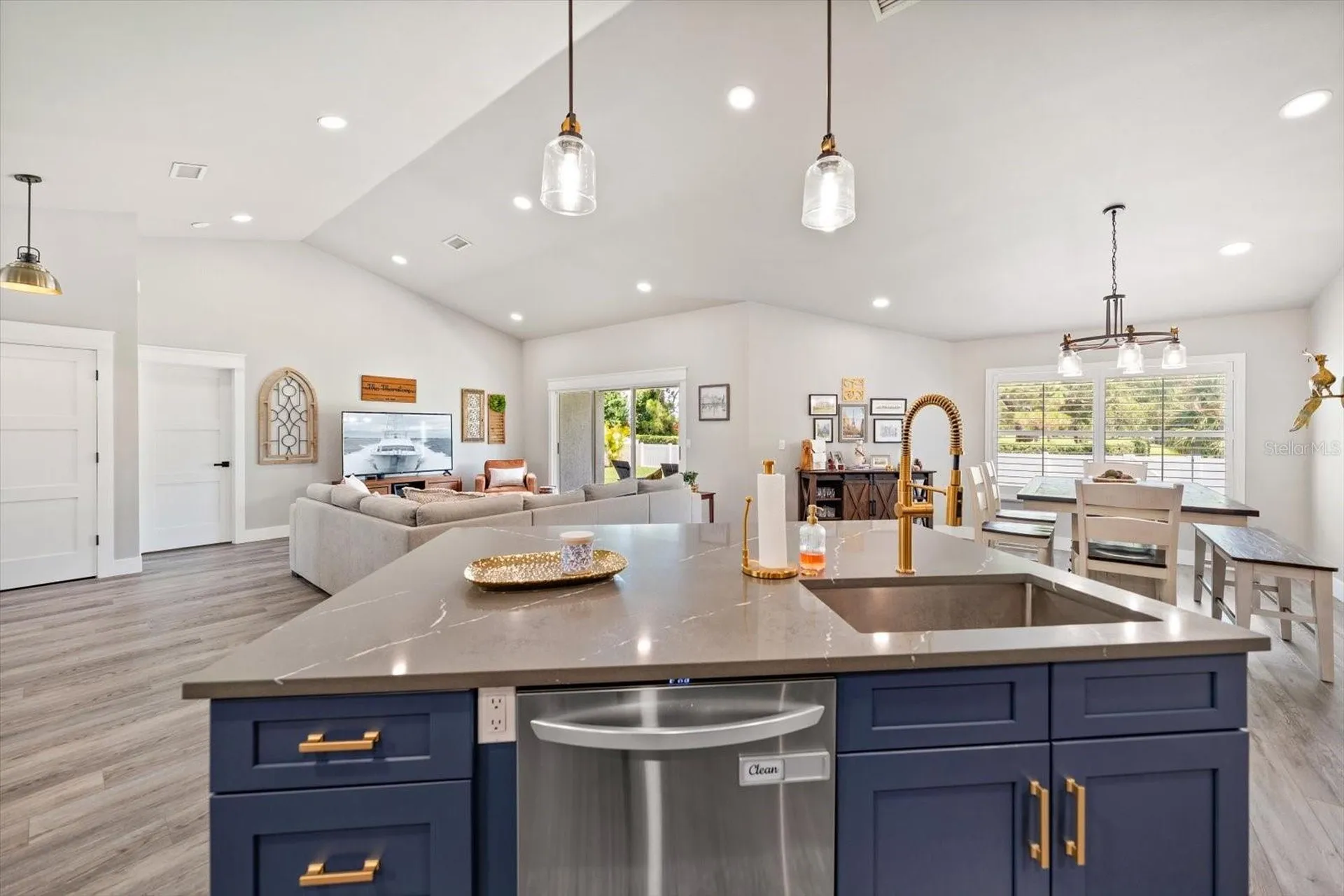 668 Mehlenbacher Road Clearwater FL 33756
