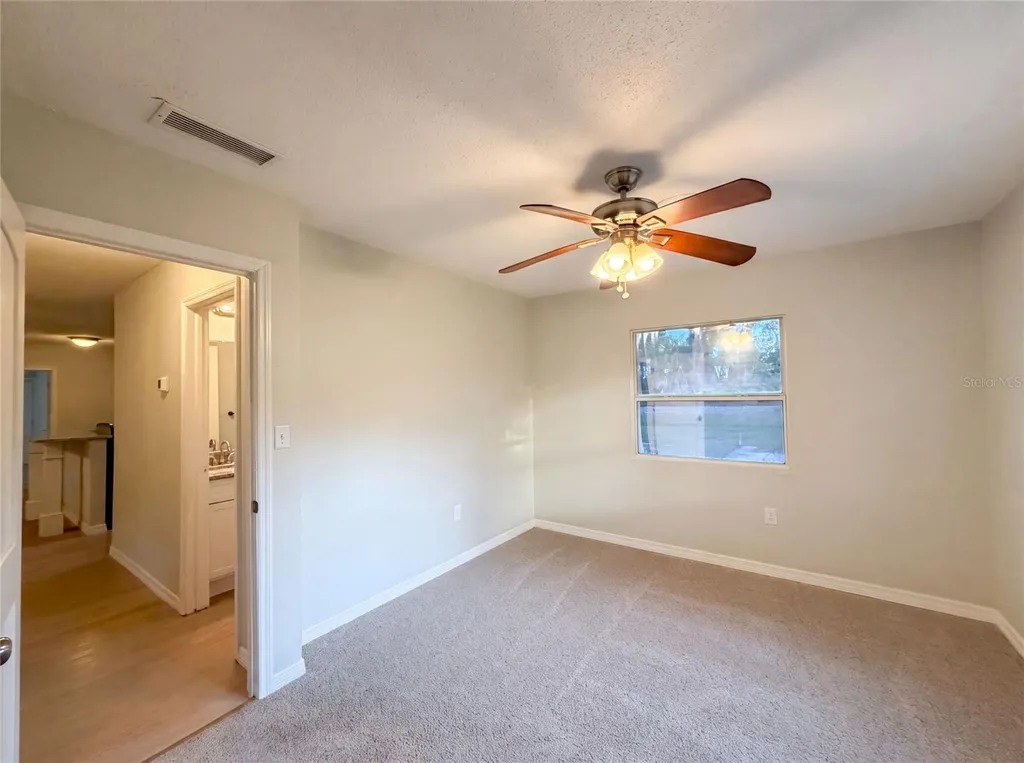827 Dora Avenue Tavares FL 32778