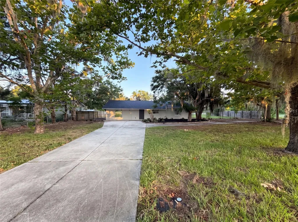 827 Dora Avenue Tavares FL 32778
