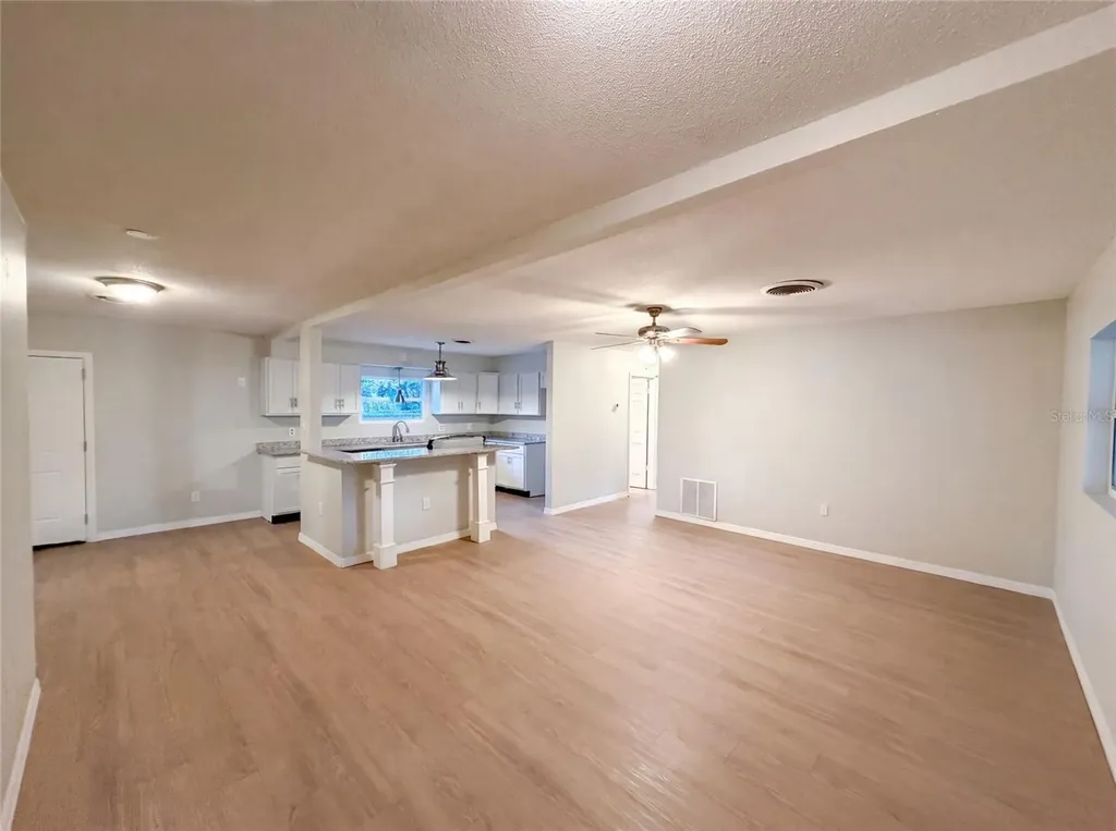 827 Dora Avenue Tavares FL 32778