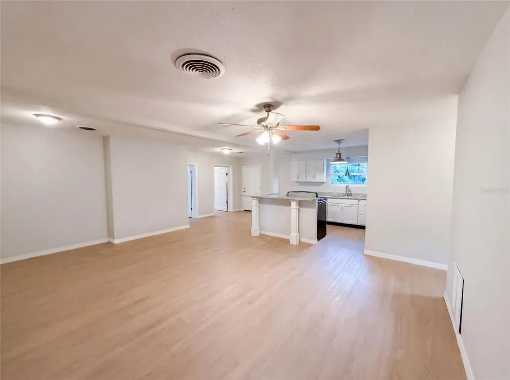 827 Dora Avenue Tavares FL 32778