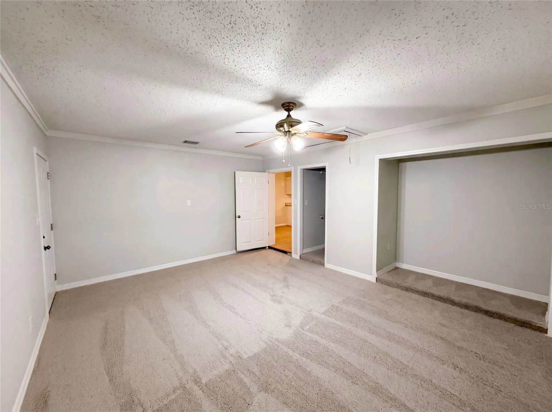 827 Dora Avenue Tavares FL 32778