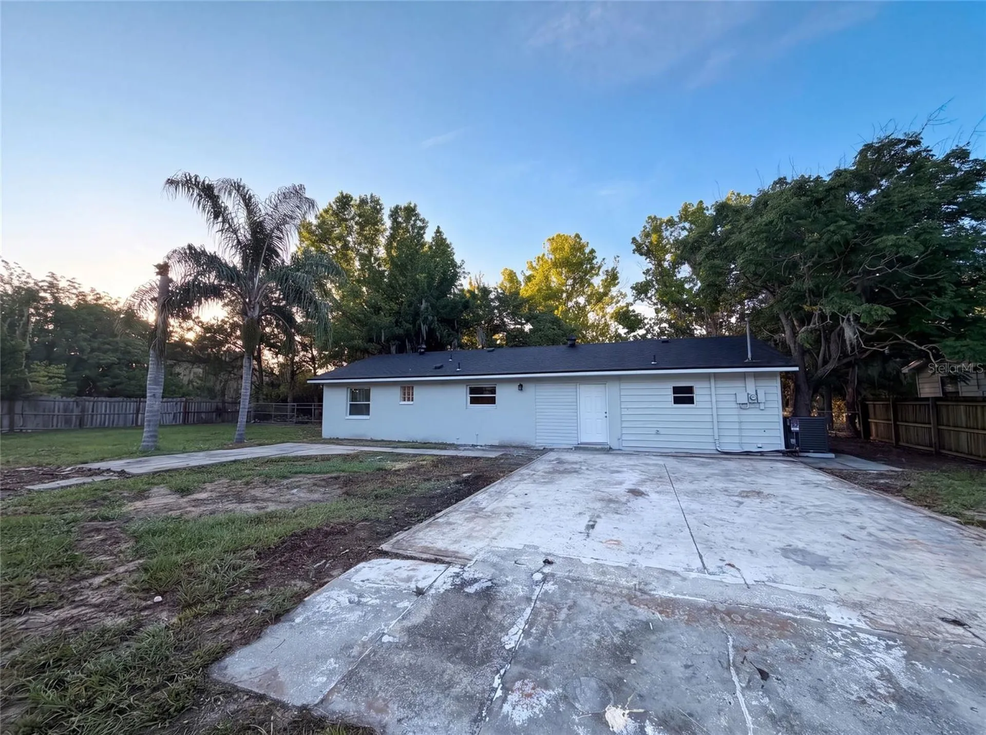 827 Dora Avenue Tavares FL 32778