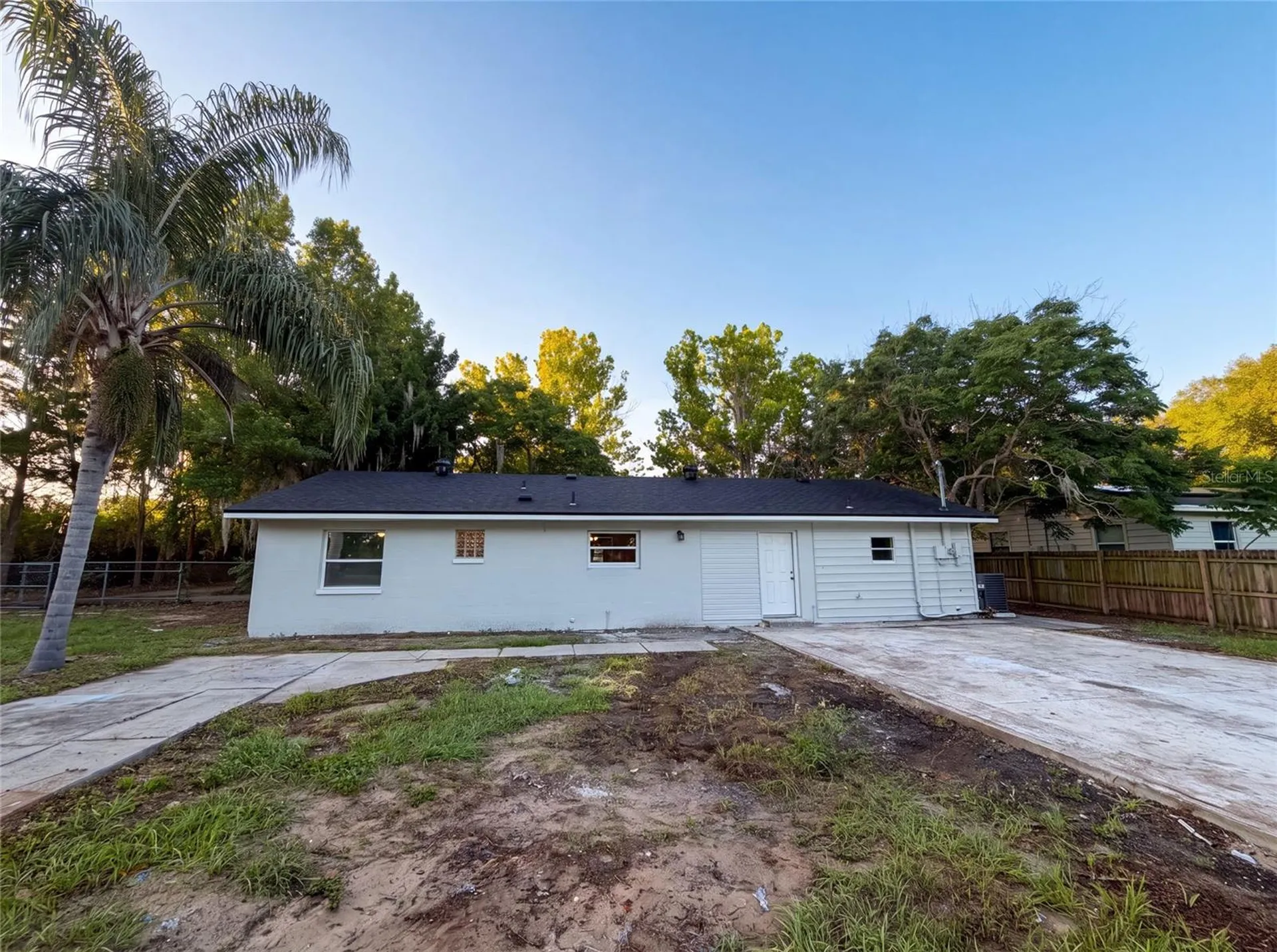 827 Dora Avenue Tavares FL 32778