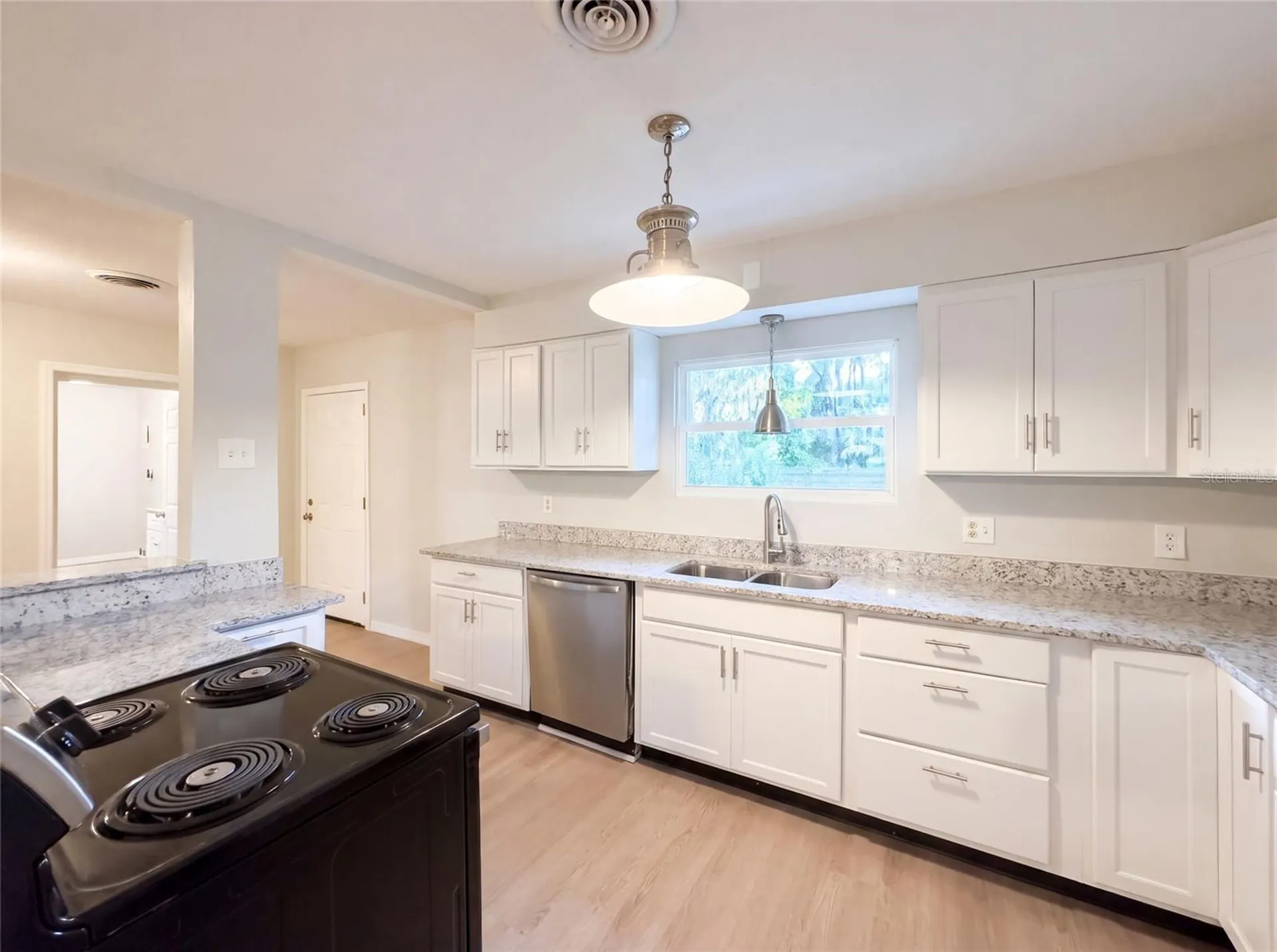 827 Dora Avenue Tavares FL 32778