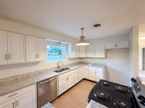 827 Dora Avenue Tavares FL 32778