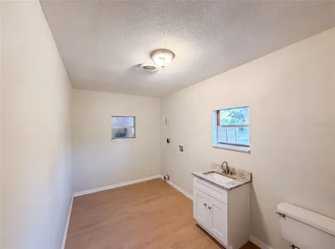 827 Dora Avenue Tavares FL 32778