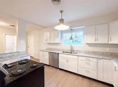 827 Dora Avenue Tavares FL 32778