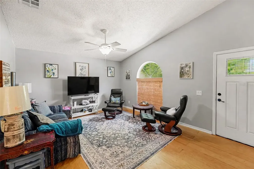 1934 29th Avenue N St Petersburg FL 33713