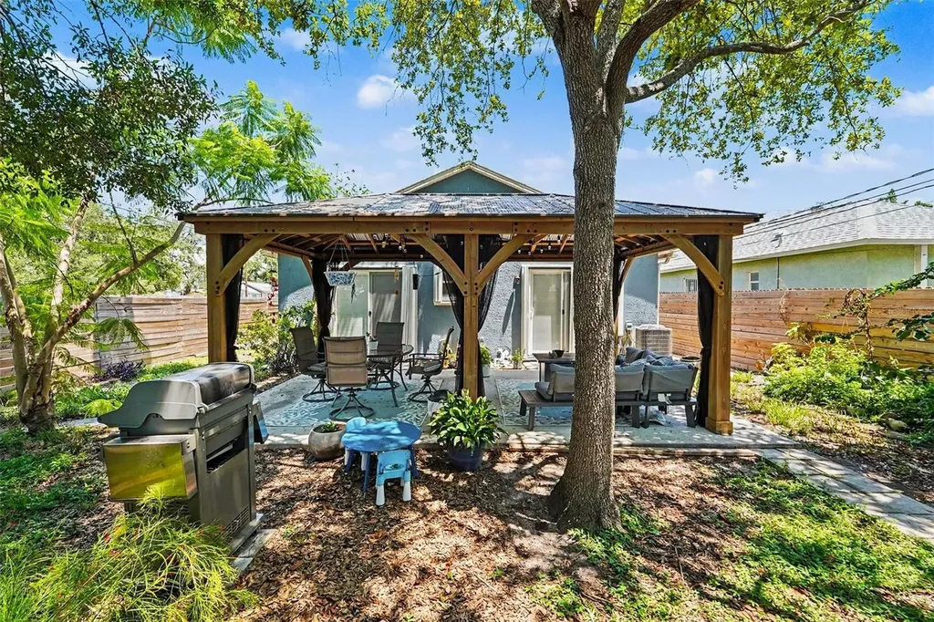 1934 29th Avenue N St Petersburg FL 33713