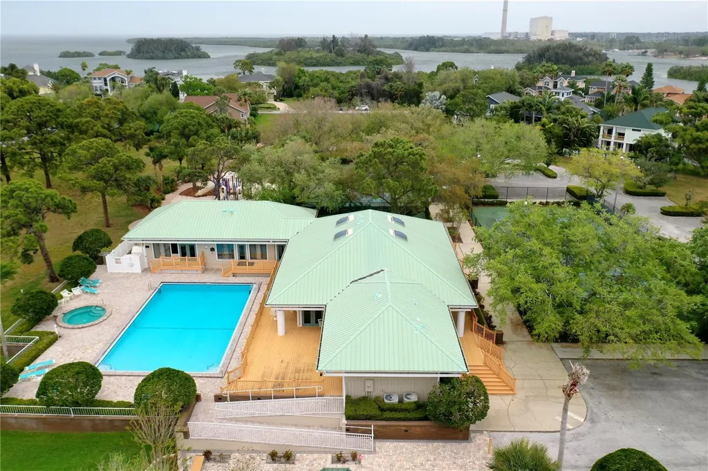 2008 N Pointe Alexis Drive Tarpon Springs FL 34689