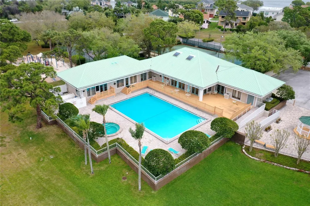 2008 N Pointe Alexis Drive Tarpon Springs FL 34689