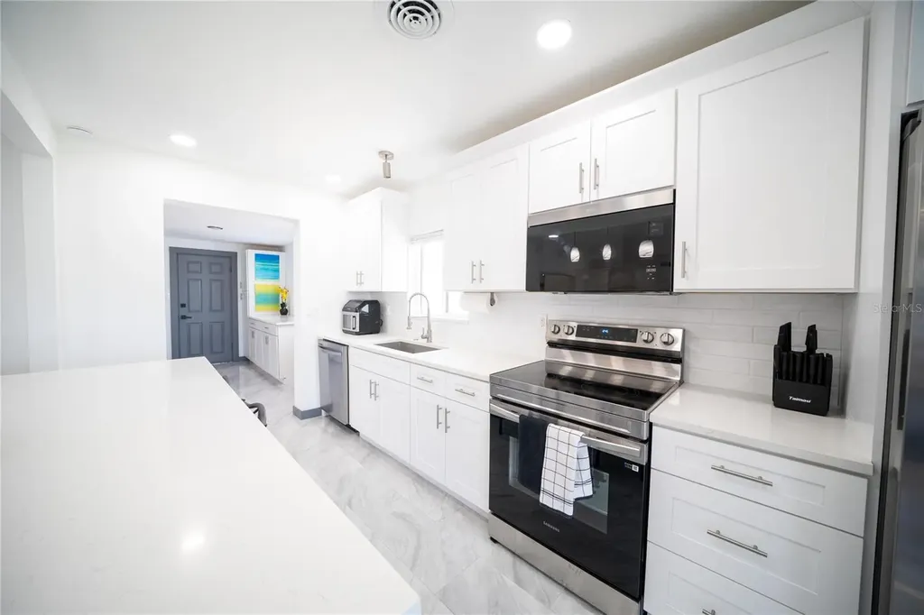 166 Bayside Drive Clearwater Beach FL 33767