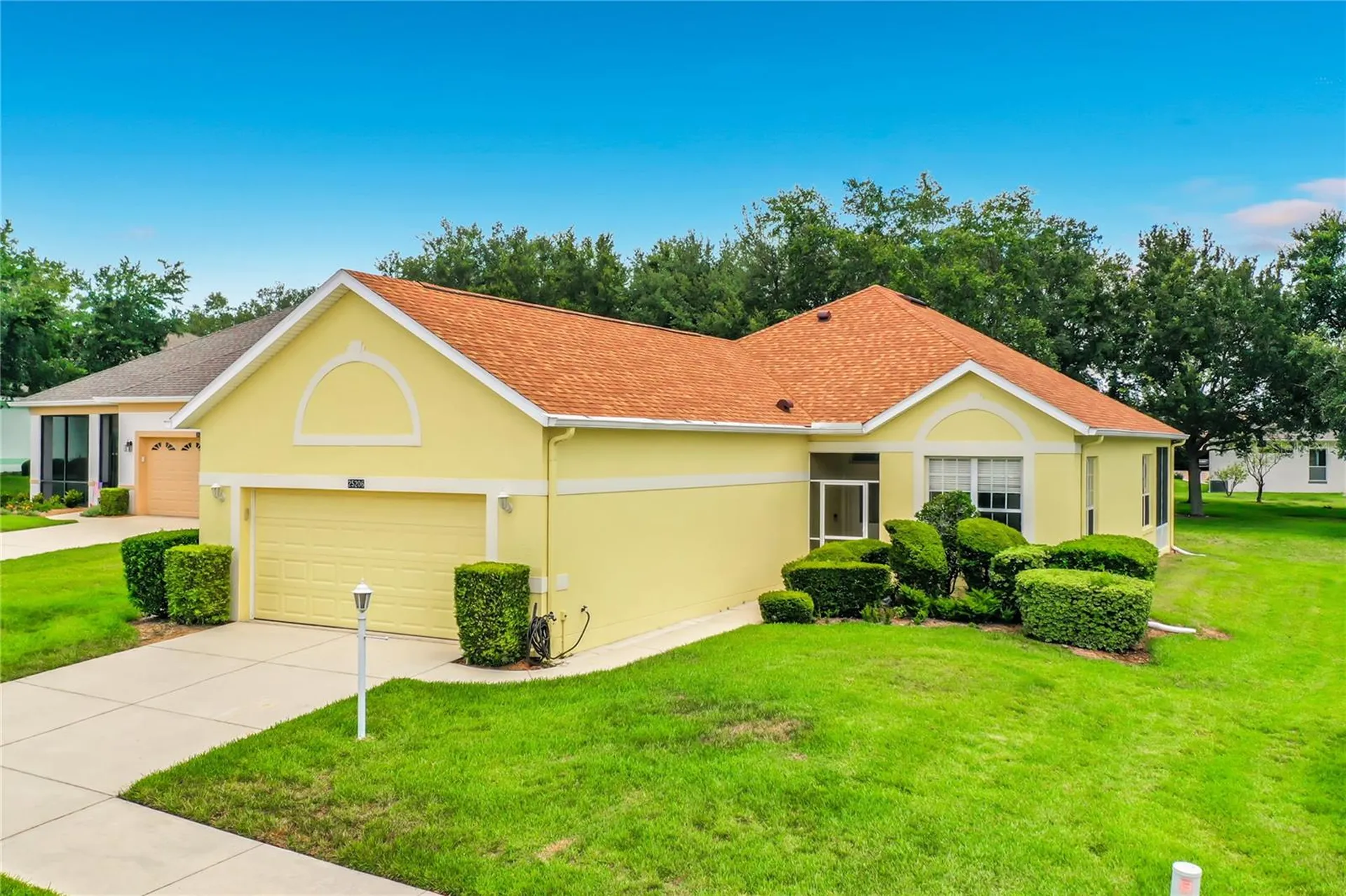 25206 Ormond Court Leesburg FL 34748