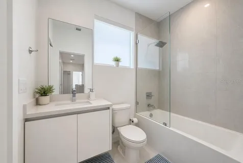 10384 NW 67th Terrace Doral FL 33178