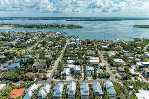 580 Linley Street Longboat Key FL 34228