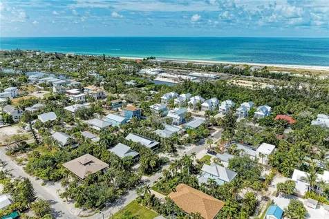 580 Linley Street Longboat Key FL 34228